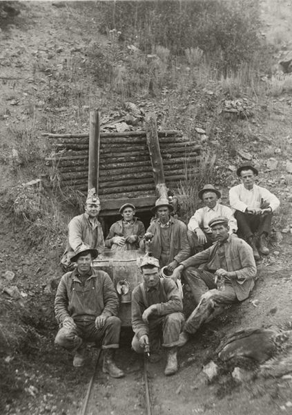 Miners at Sugarloaf Mine (1915)