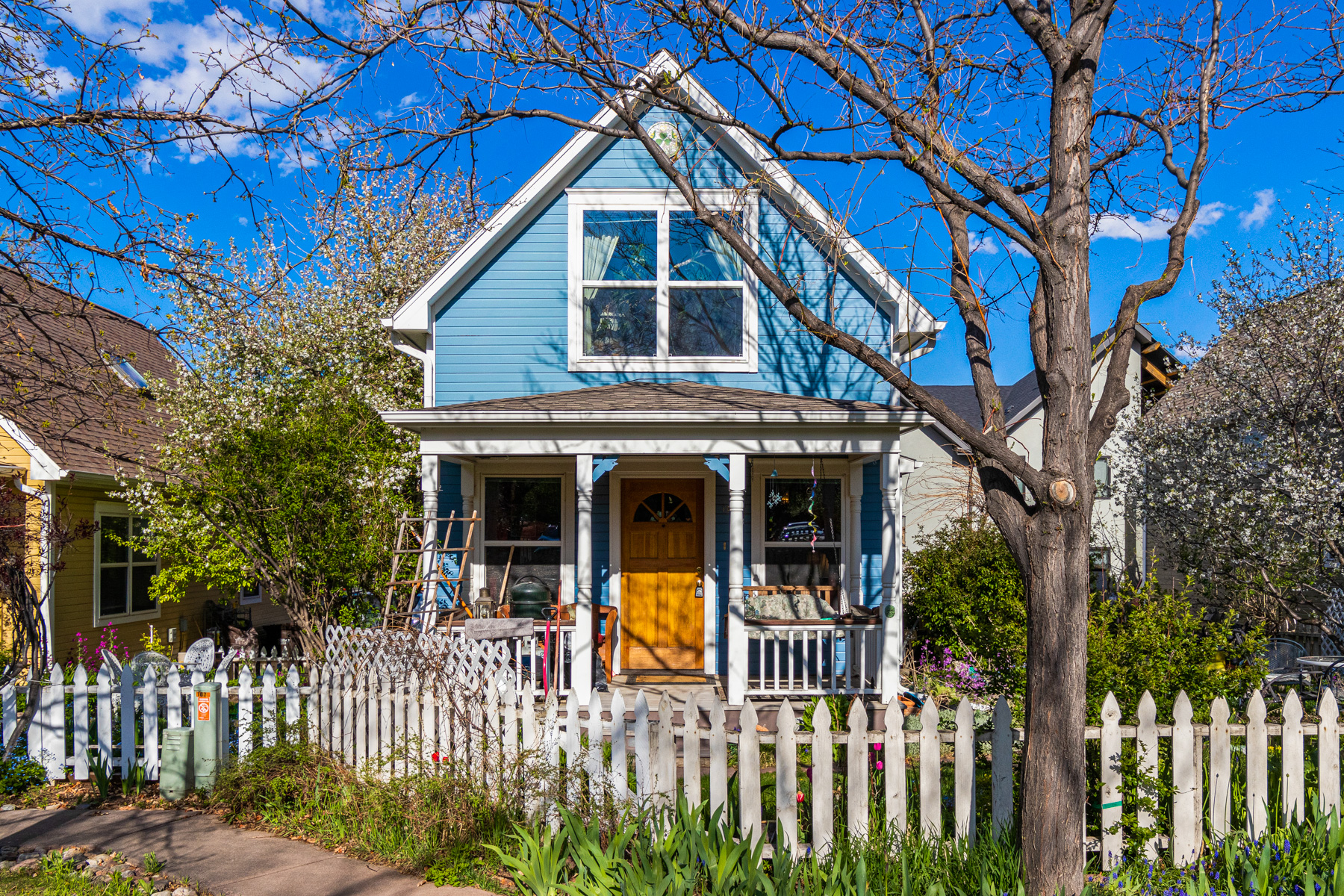 1075 Poplar Ave - exterior