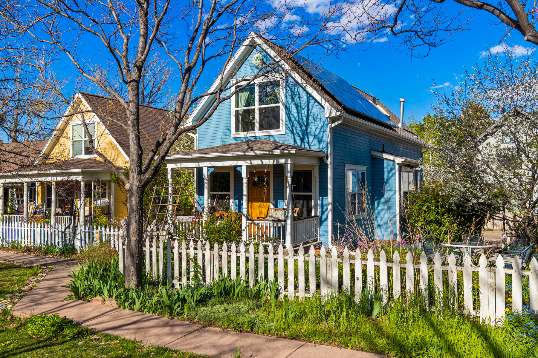 1075 Poplar Ave - exterior