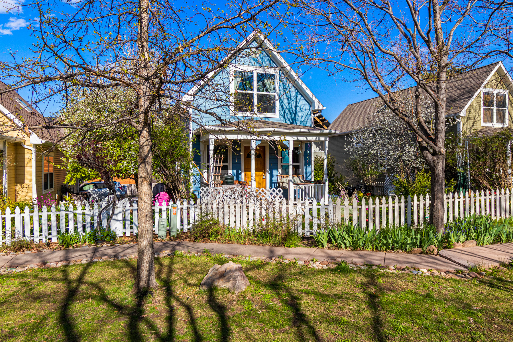 1075 Poplar Ave - exterior