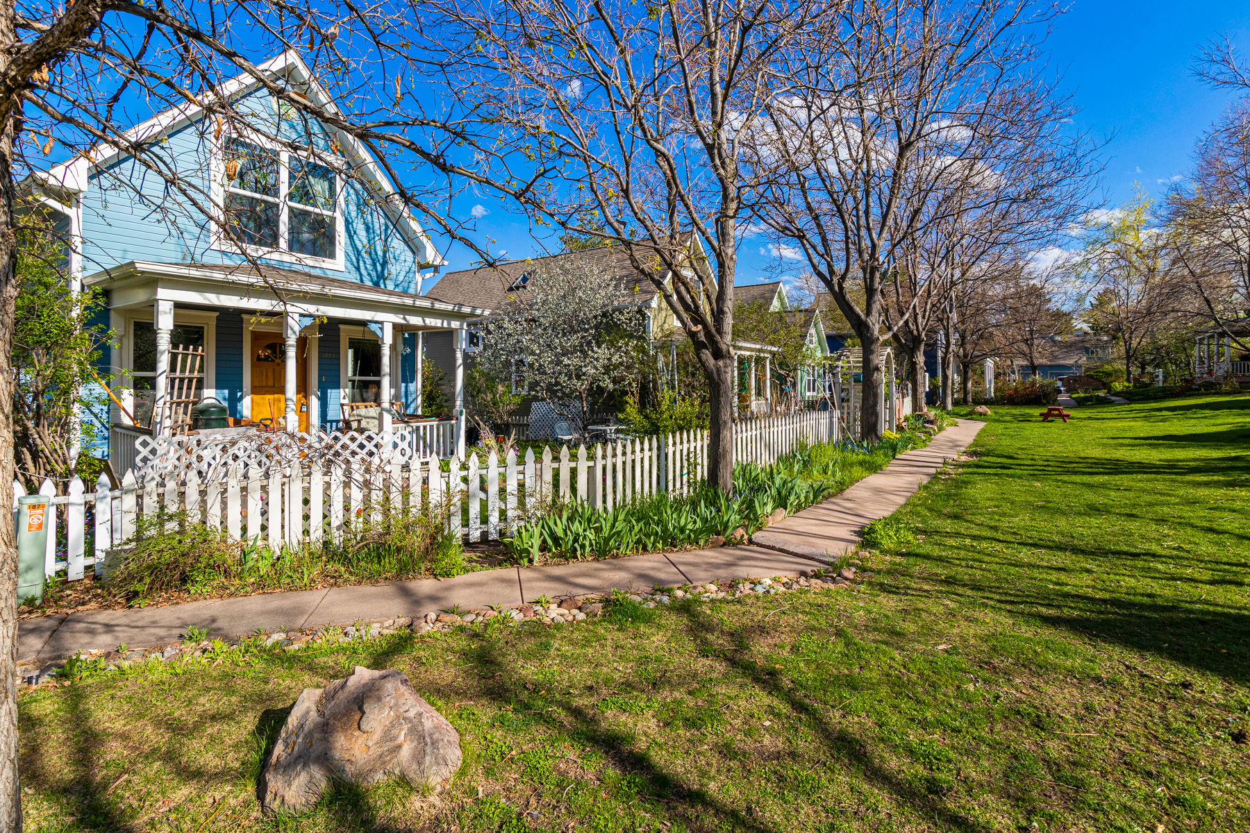 1075 Poplar Ave - exterior