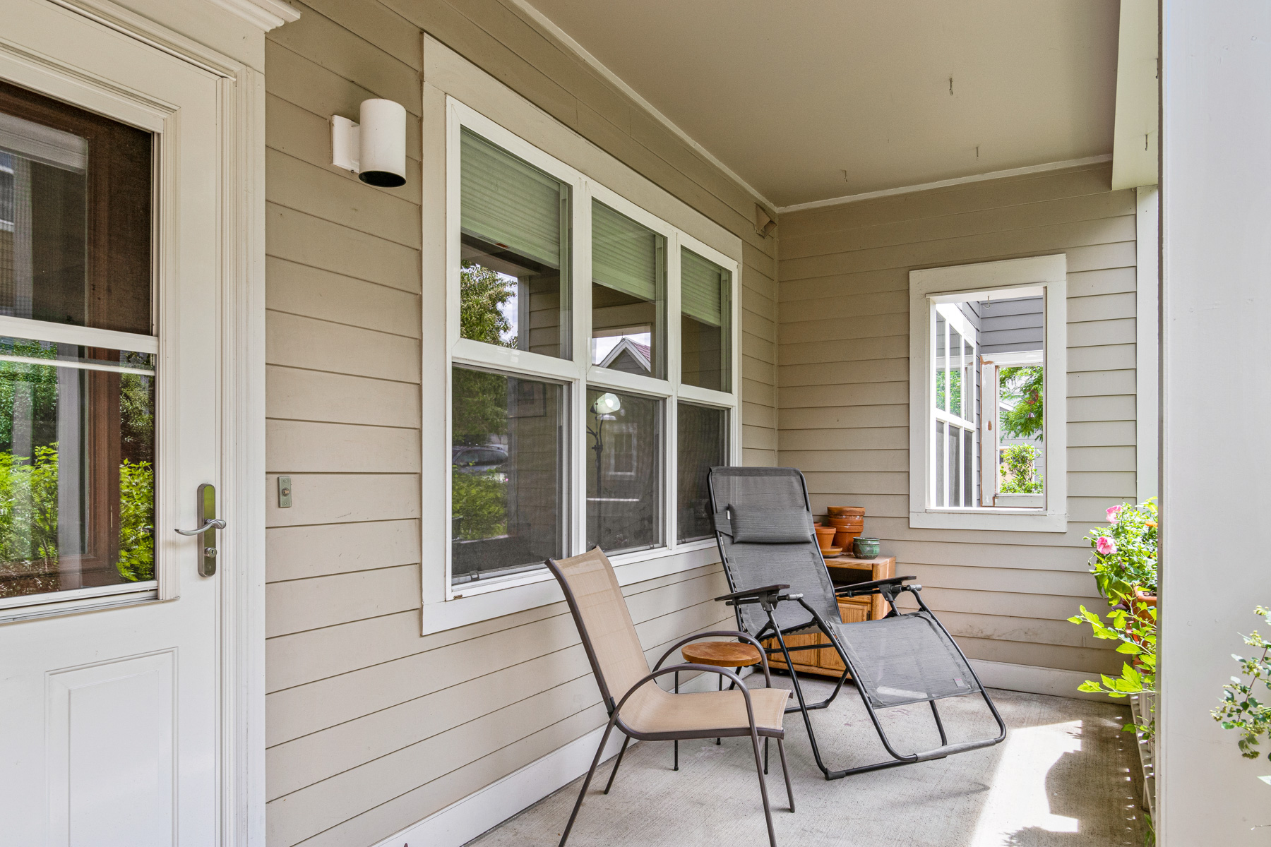 1420 Lee Hill Rd 1 - front porch