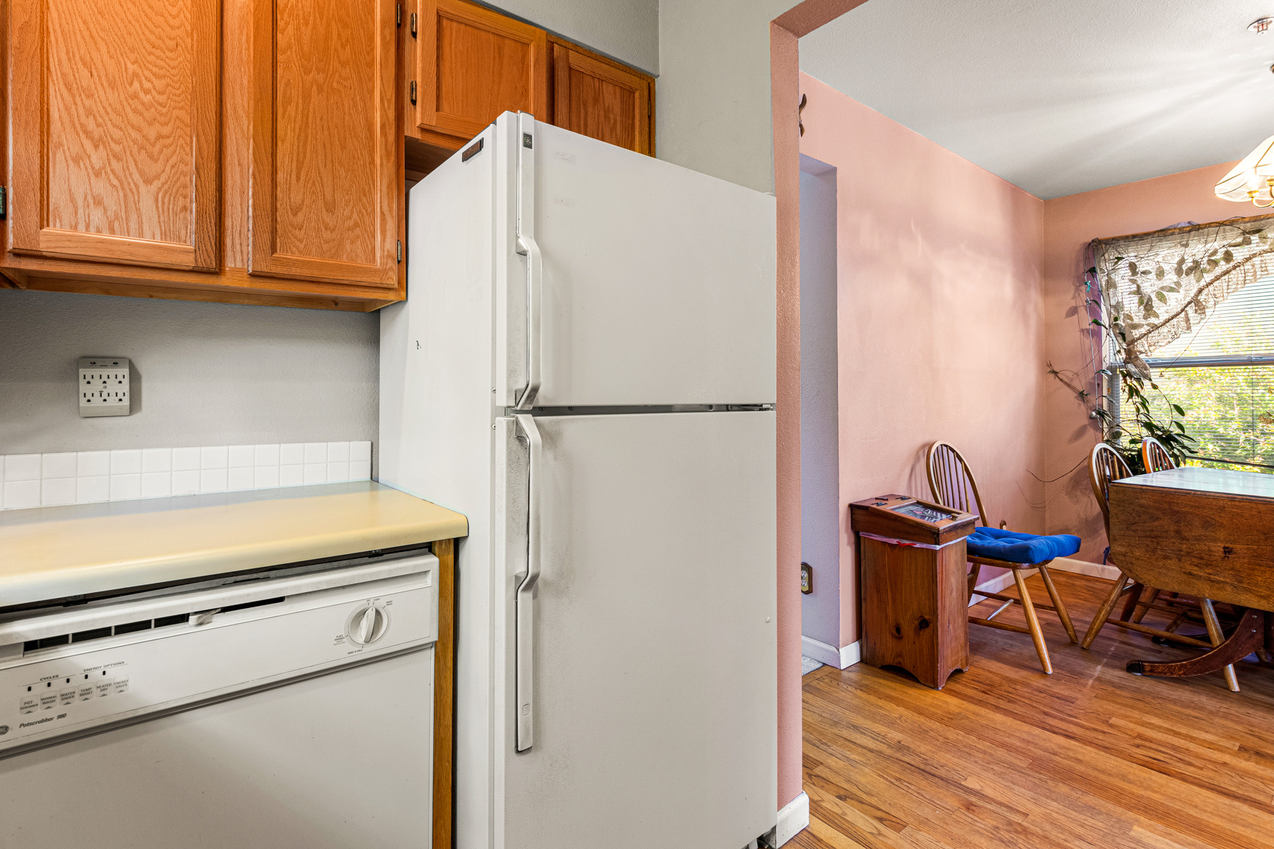 1075 Poplar Ave - kitchen