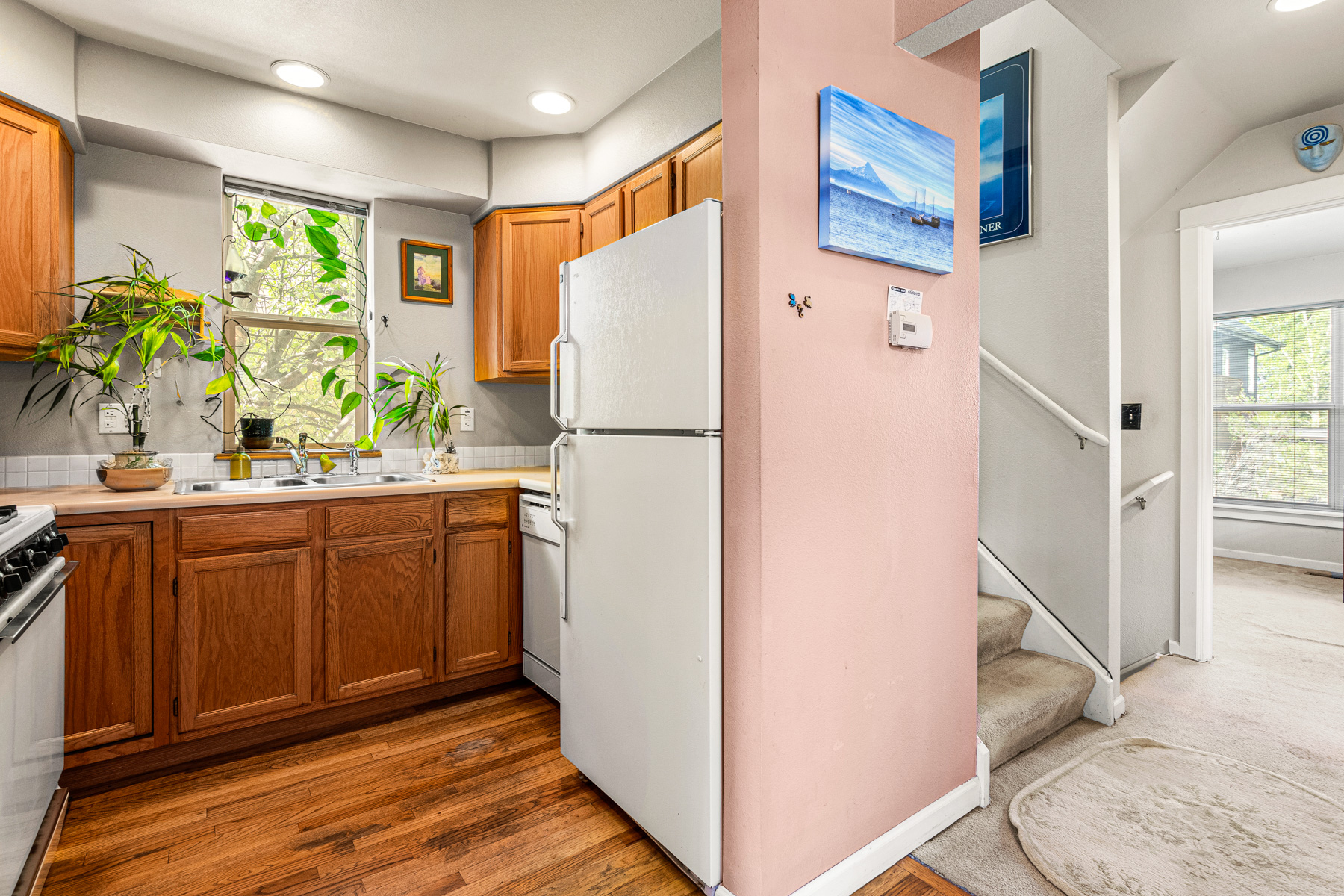 1075 Poplar Ave - kitchen