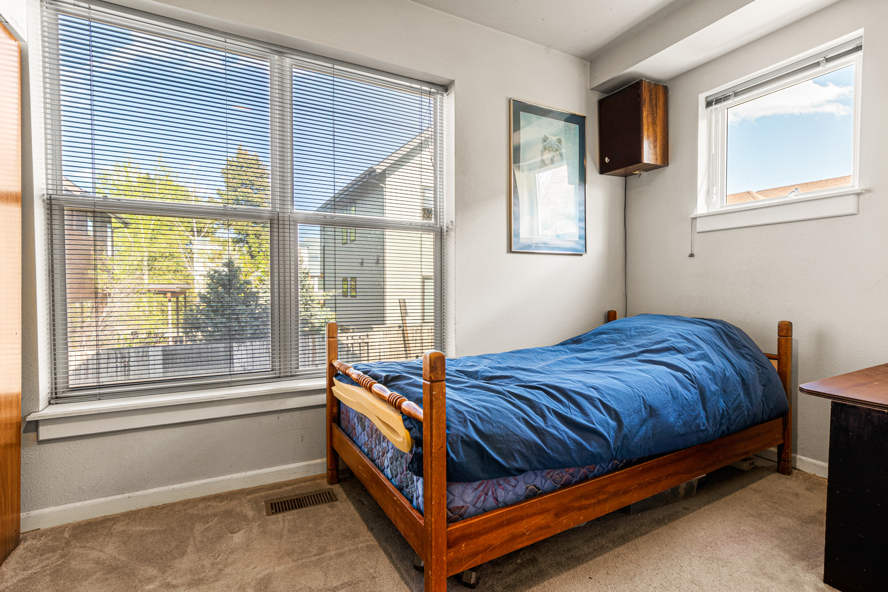 1075 Poplar Ave - bedroom