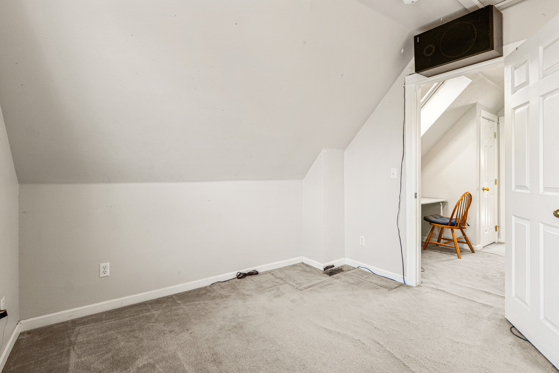 1075 Poplar Ave - upstairs bedroom