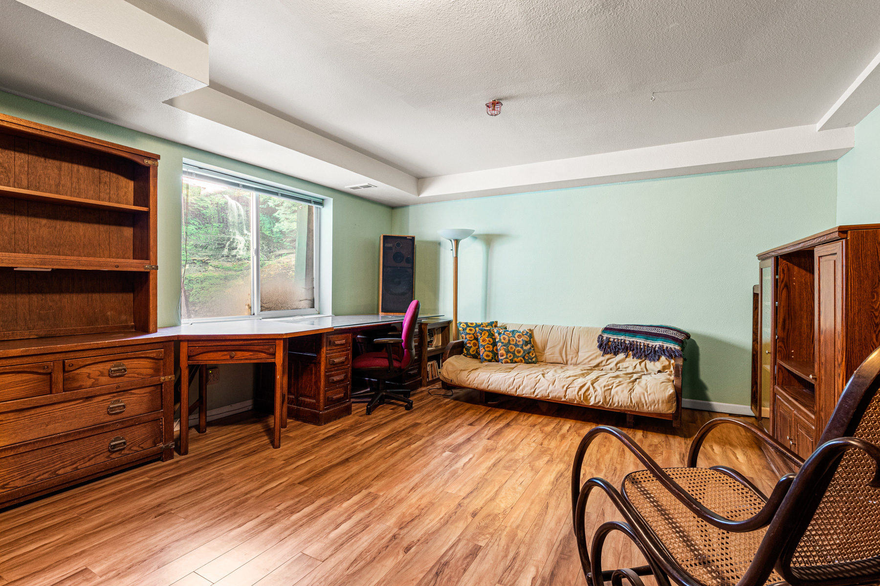 1075 Poplar Ave - bedroom