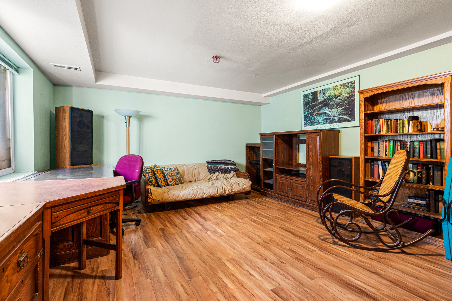 1075 Poplar Ave - bedroom