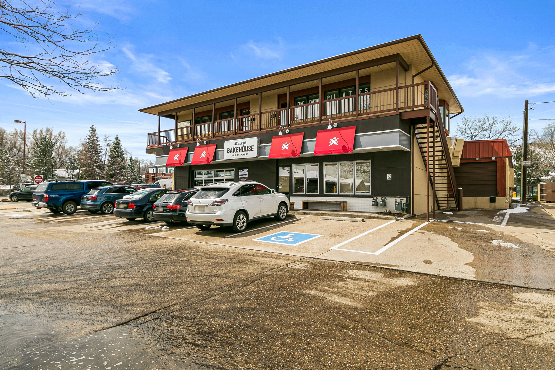 1075 Poplar Ave - nearby shops