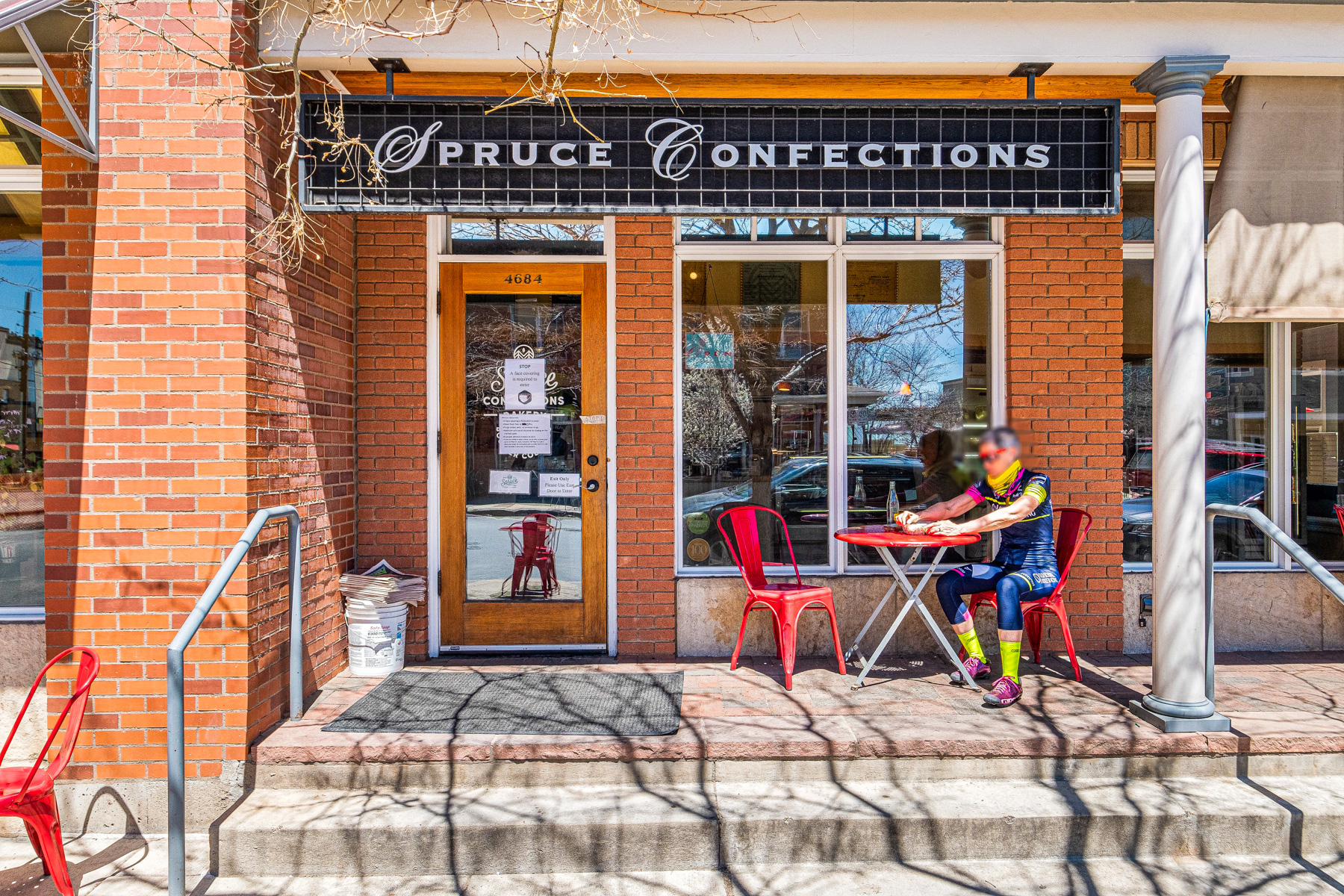 1075 Poplar Ave - nearby shops