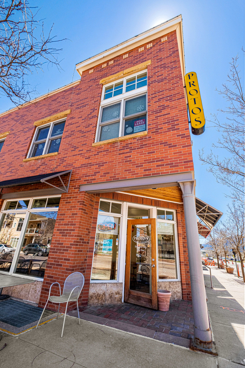 1075 Poplar Ave - nearby shops