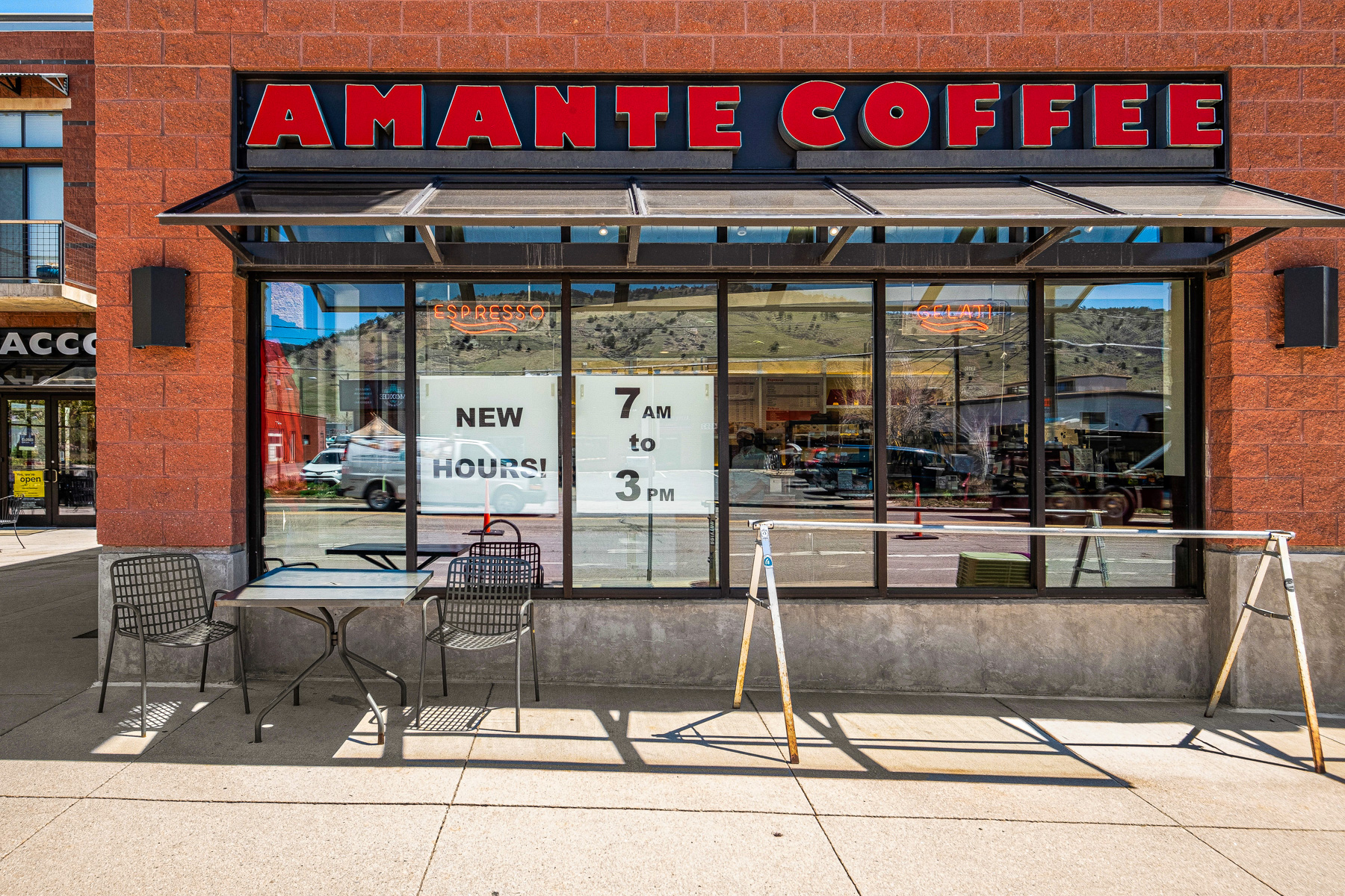 1075 Poplar Ave - nearby shops