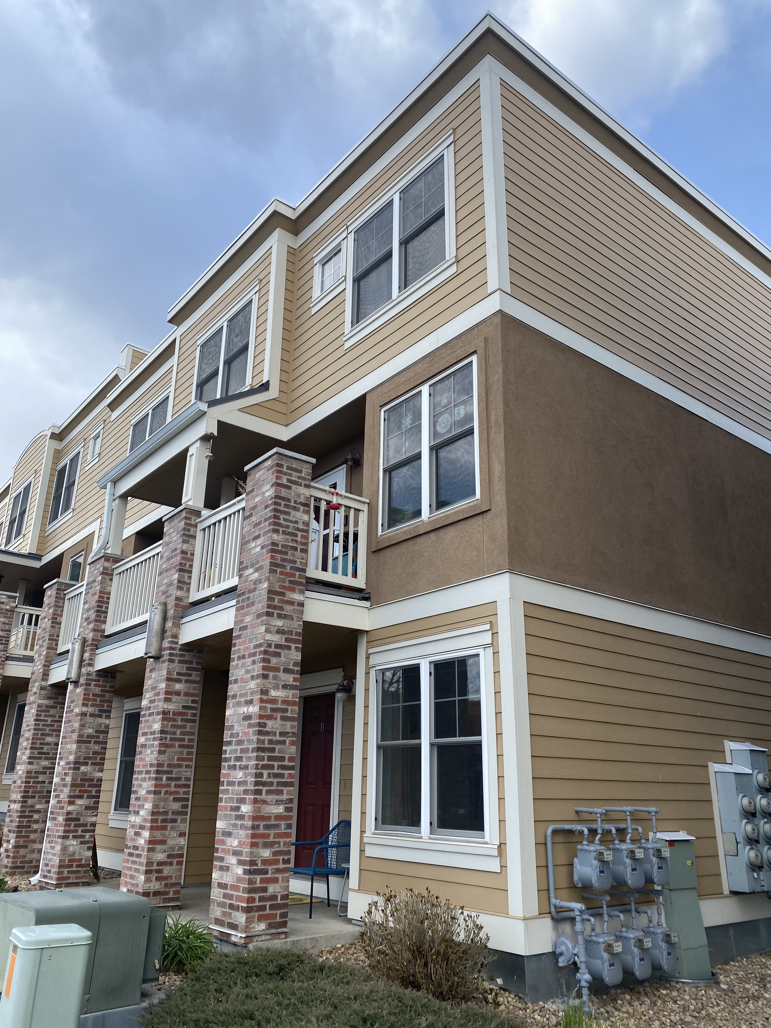 1045 Laramie Blvd Unit F - exterior