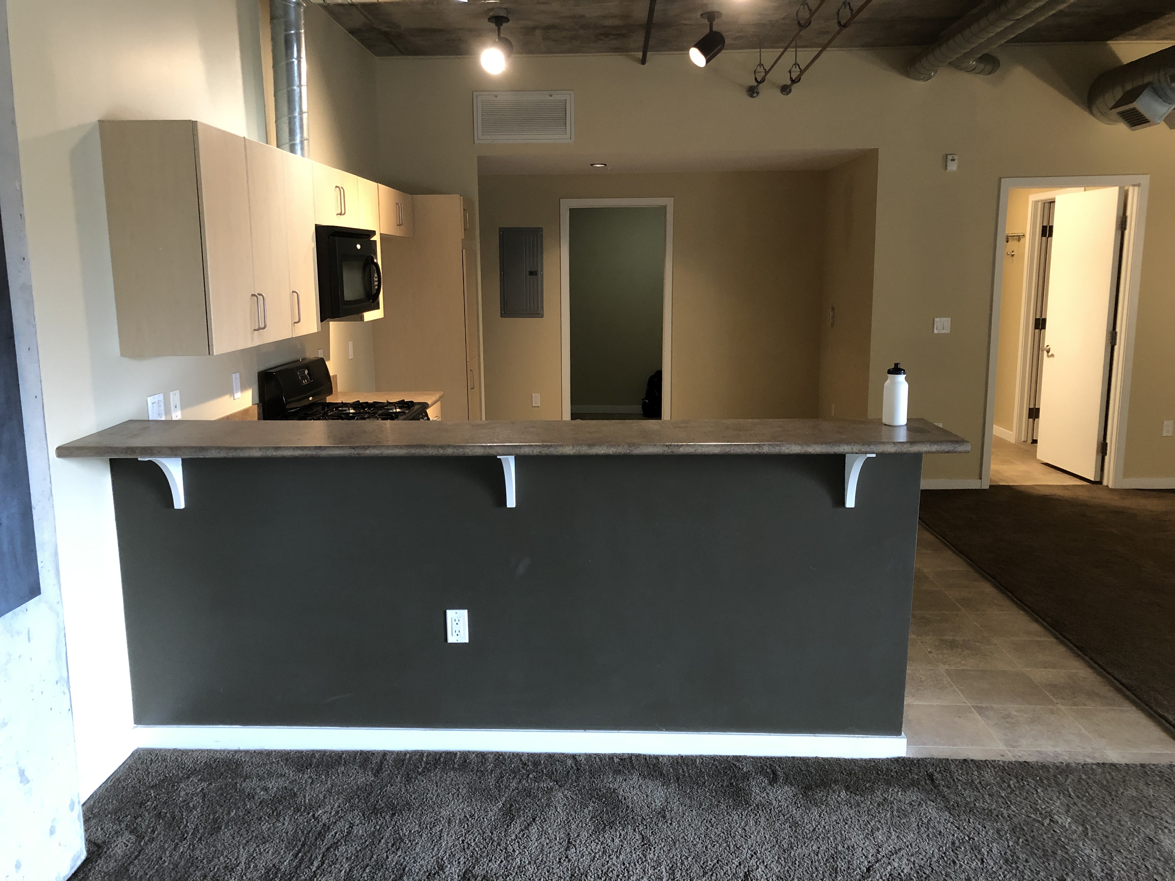 3601 Arapahoe Ave Unit 225 - kitchen bar