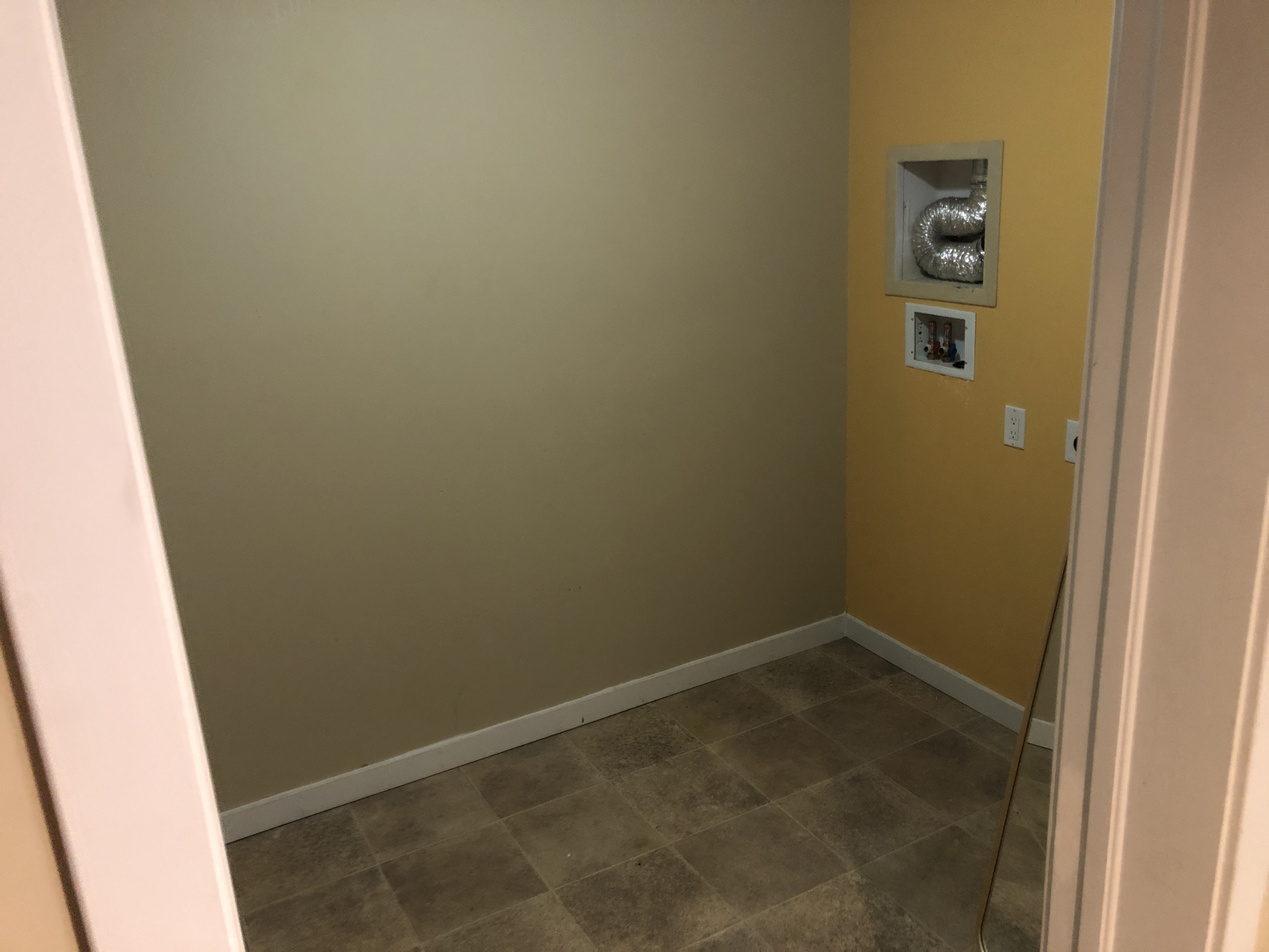 3601 Arapahoe Ave Unit 225 - laundry room