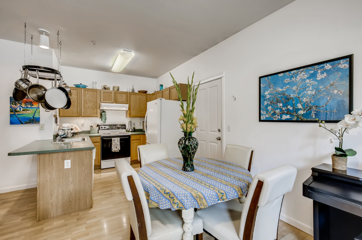 2630 Iris Ave Apt A11 Boulder CO - Breakfast Area