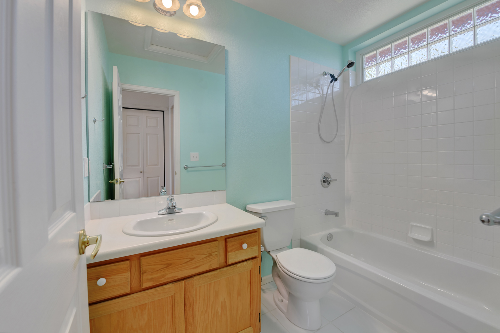 4712 18th St - 17 - bathroom