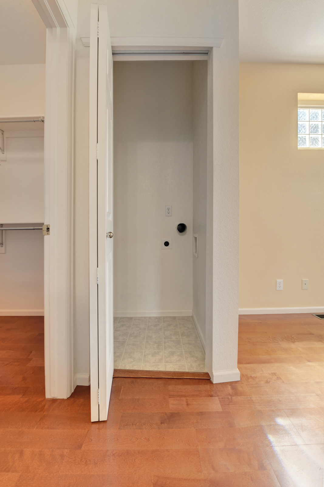 4712 18th St - 18 - laundry closet