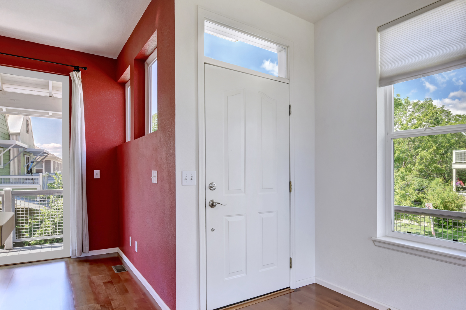4712 18th St - 5 - interior entryway