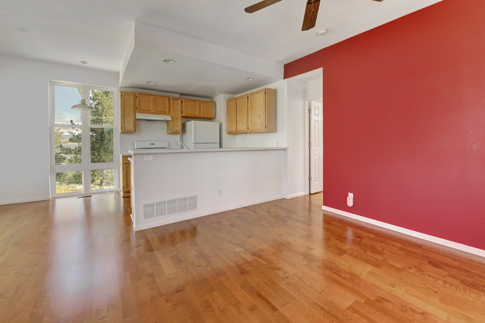 4712 18th St - 8 - living room looking on to kitchen
