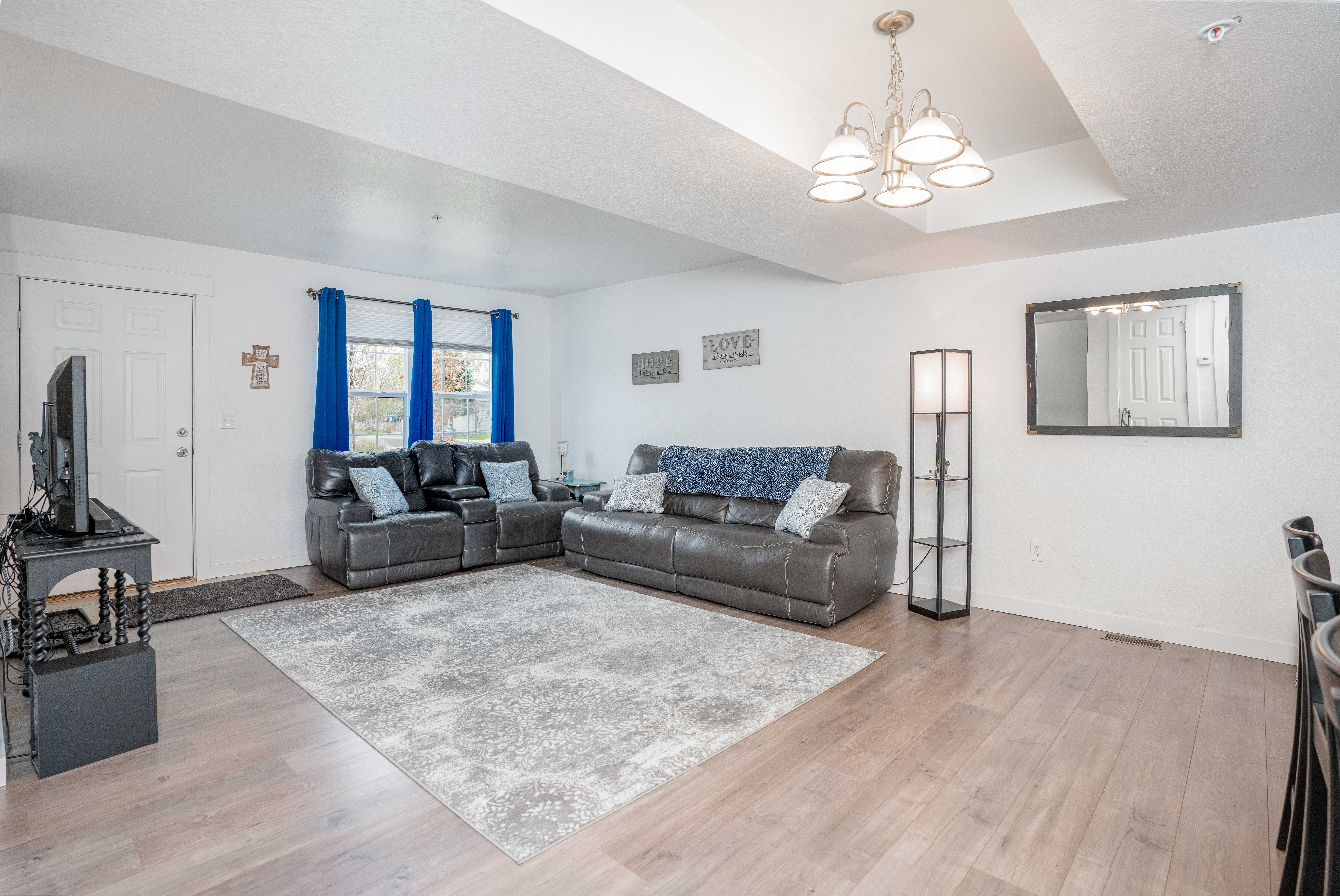 582 Avalon Ave, Lafayette - living room