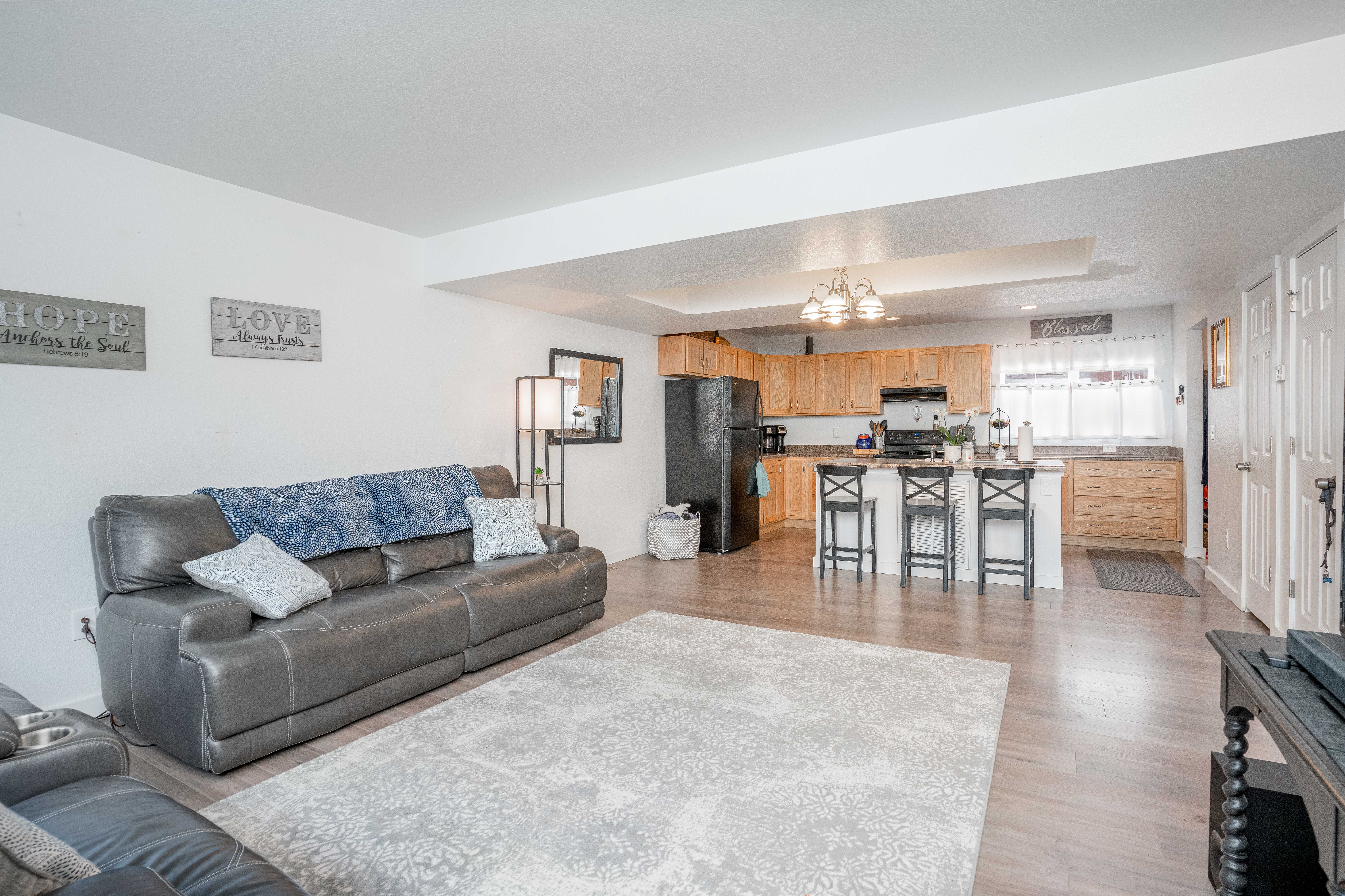 582 Avalon Ave, Lafayette - living room lookin on to kitchen