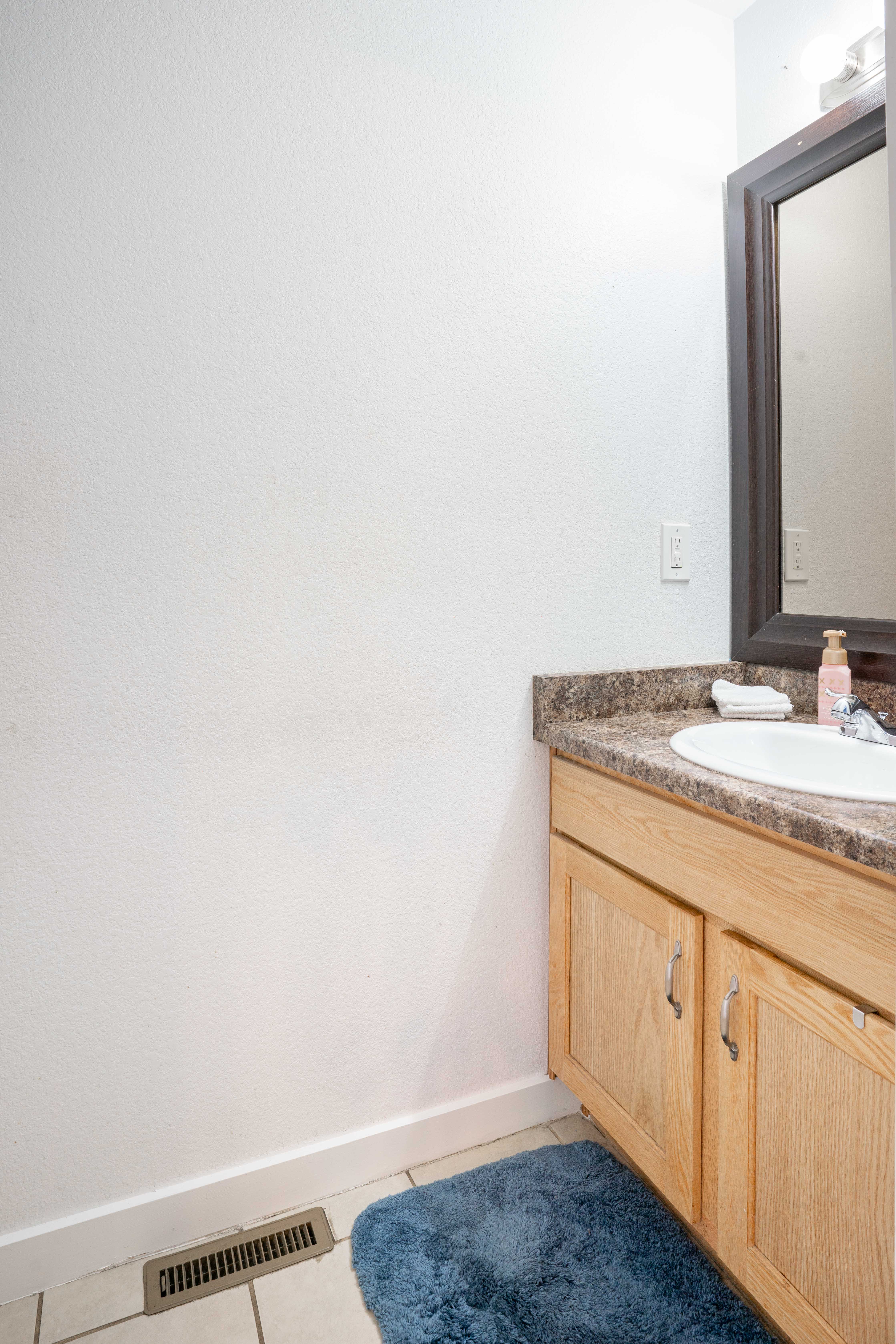 582 Avalon Ave, Lafayette - bathroom