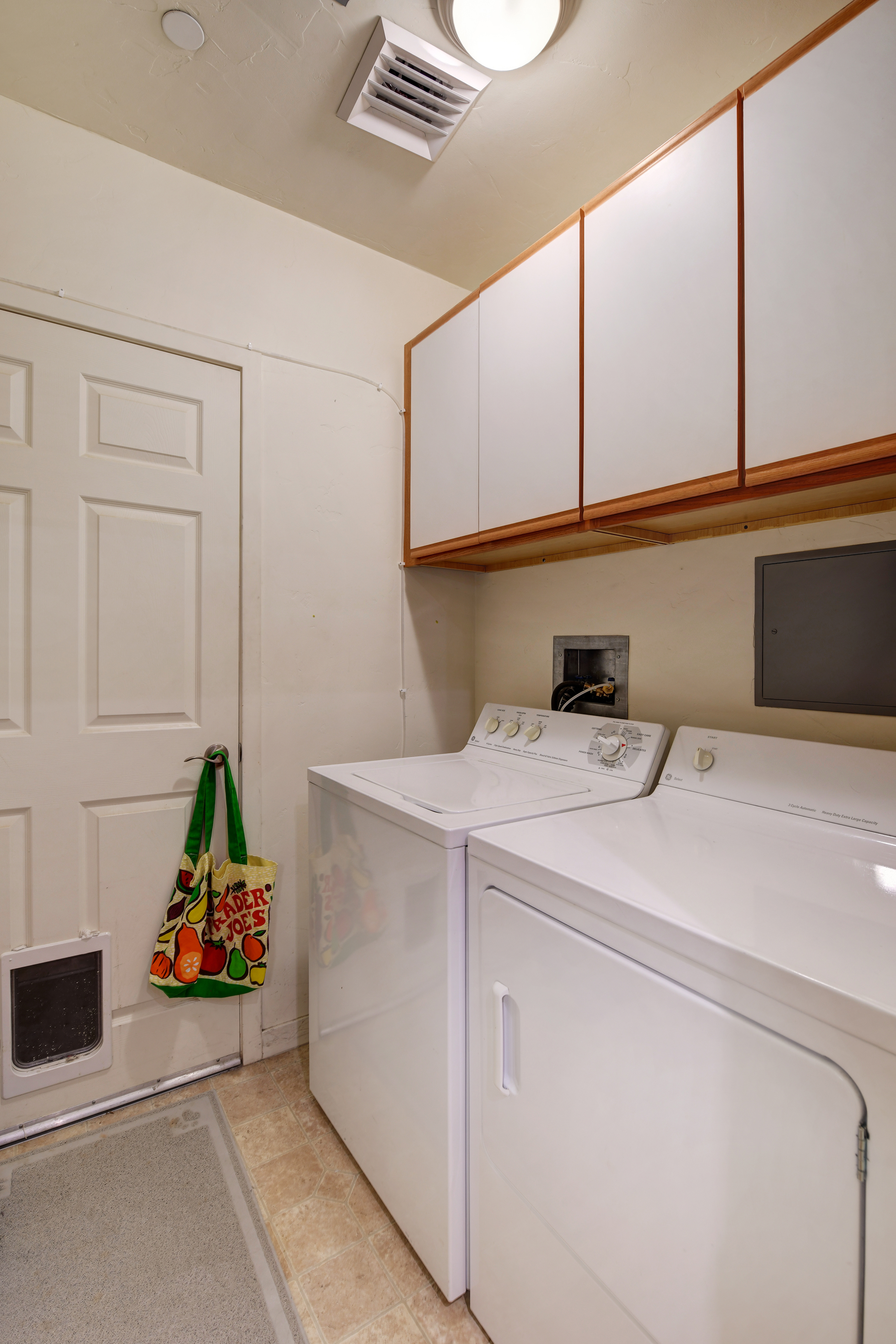 1301 Canyon Blvd Unit 205-16-laundry