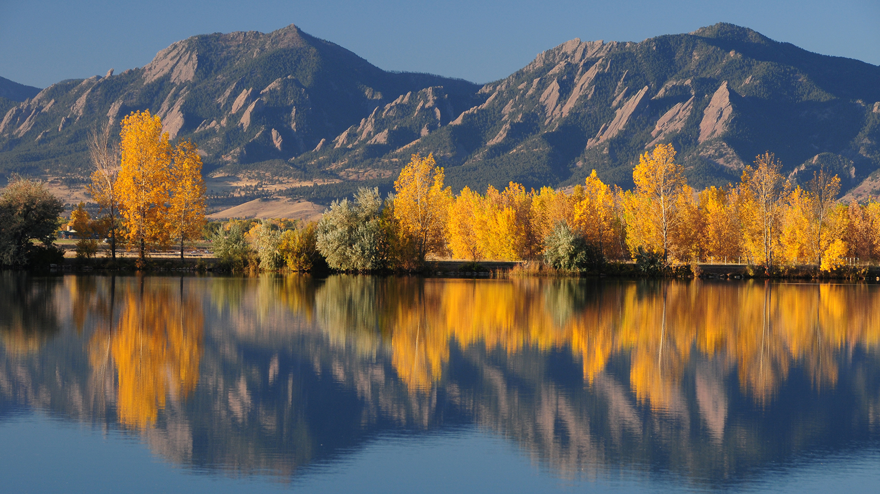 Autumn scenery of Sawhill Ponds and the Boulder Mountain Backdrop