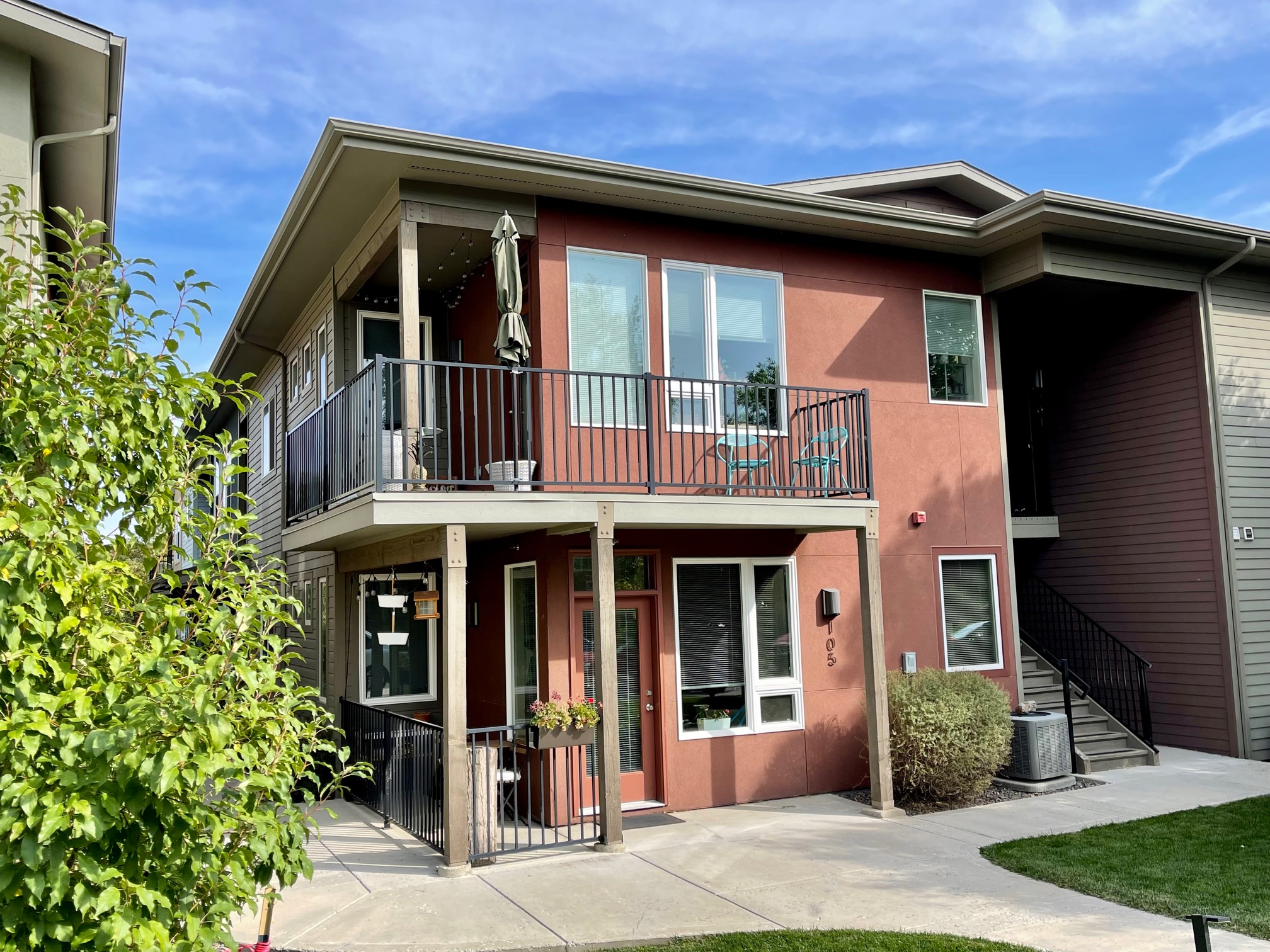 1707 Yarmouth Ave Unit 205 Outside