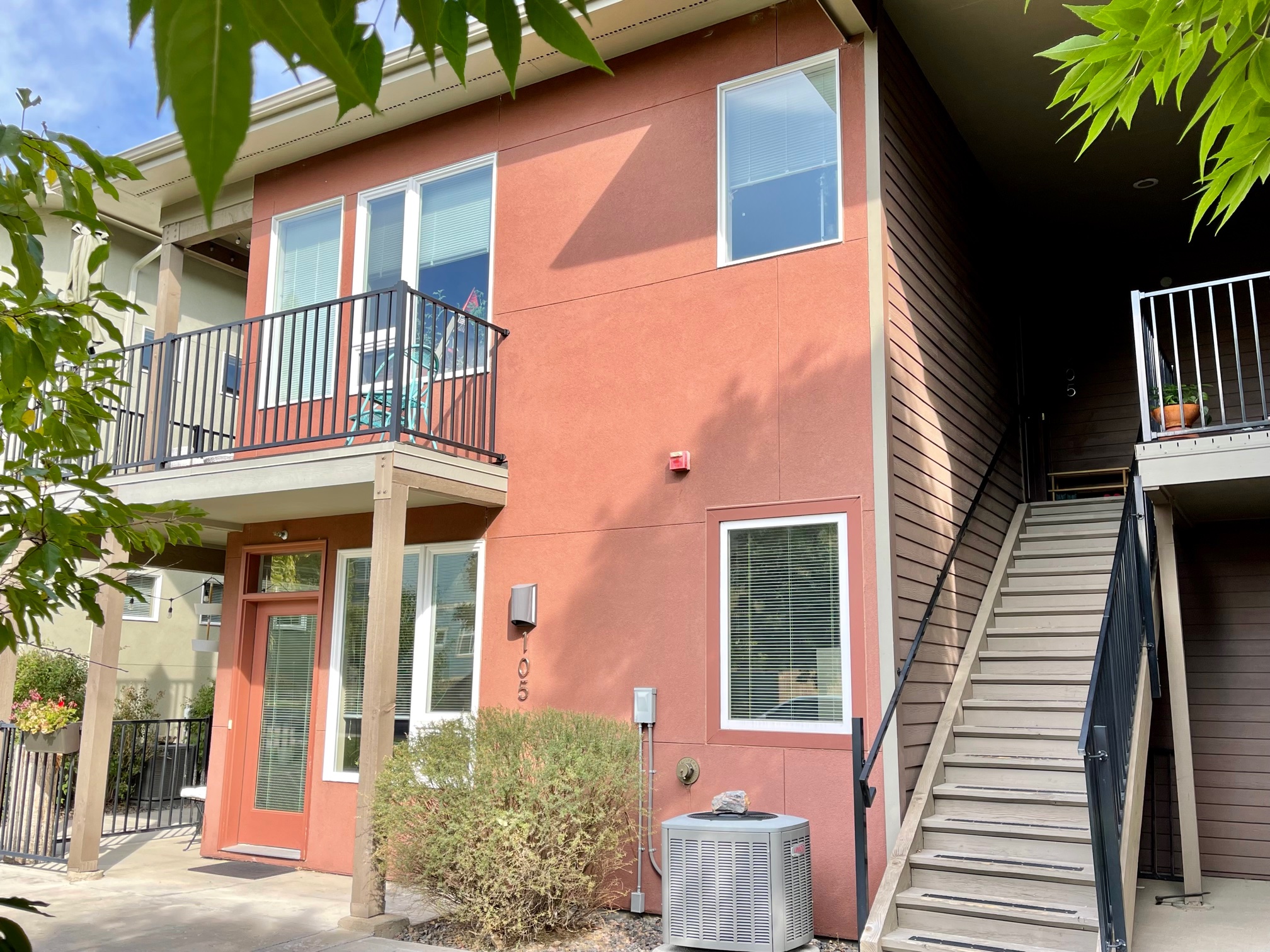 1707 Yarmouth Ave Unit 205 Stairs