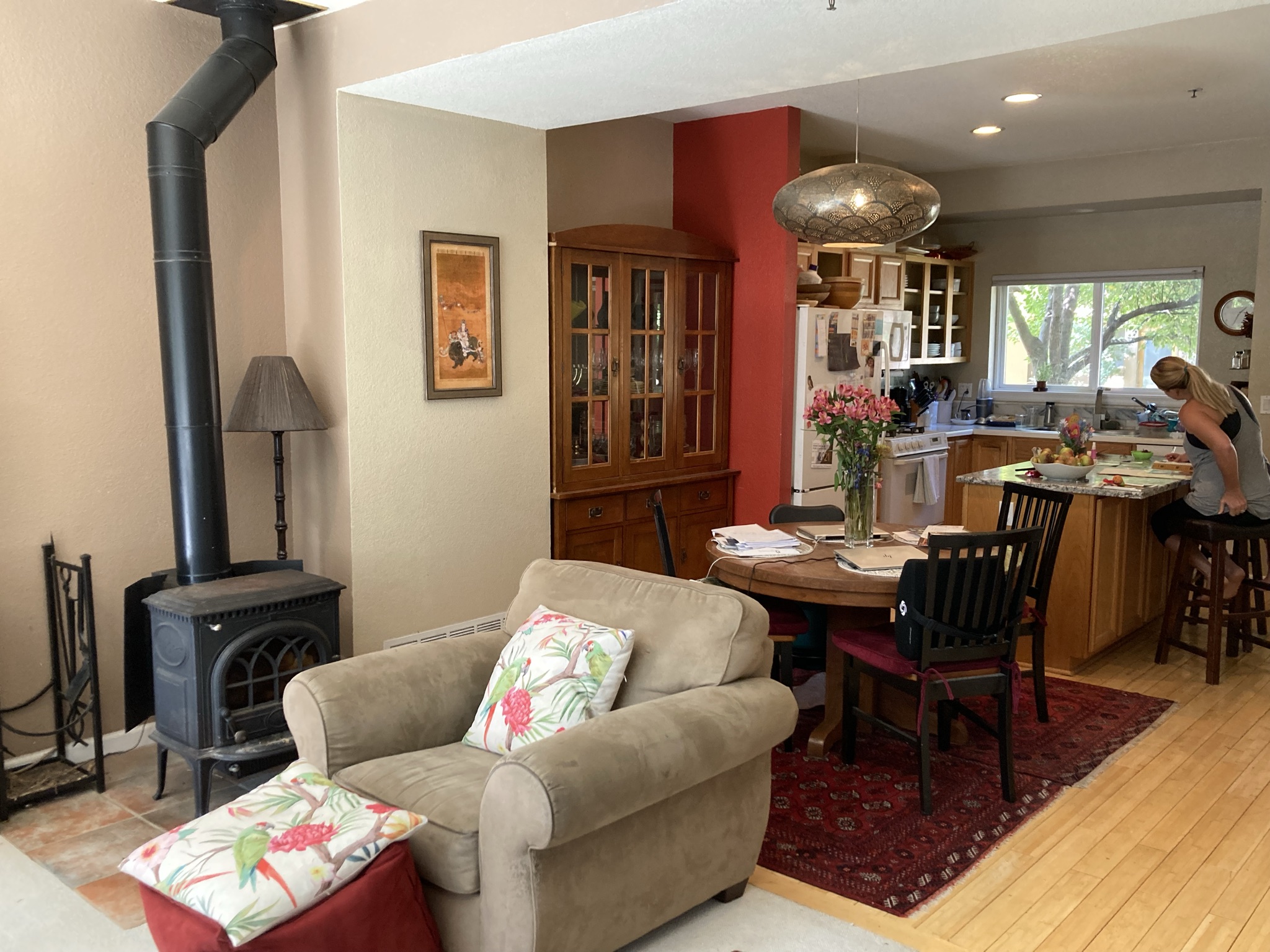 4. 1460 Quince Ave 103 - living room looking onto dining and kitchen