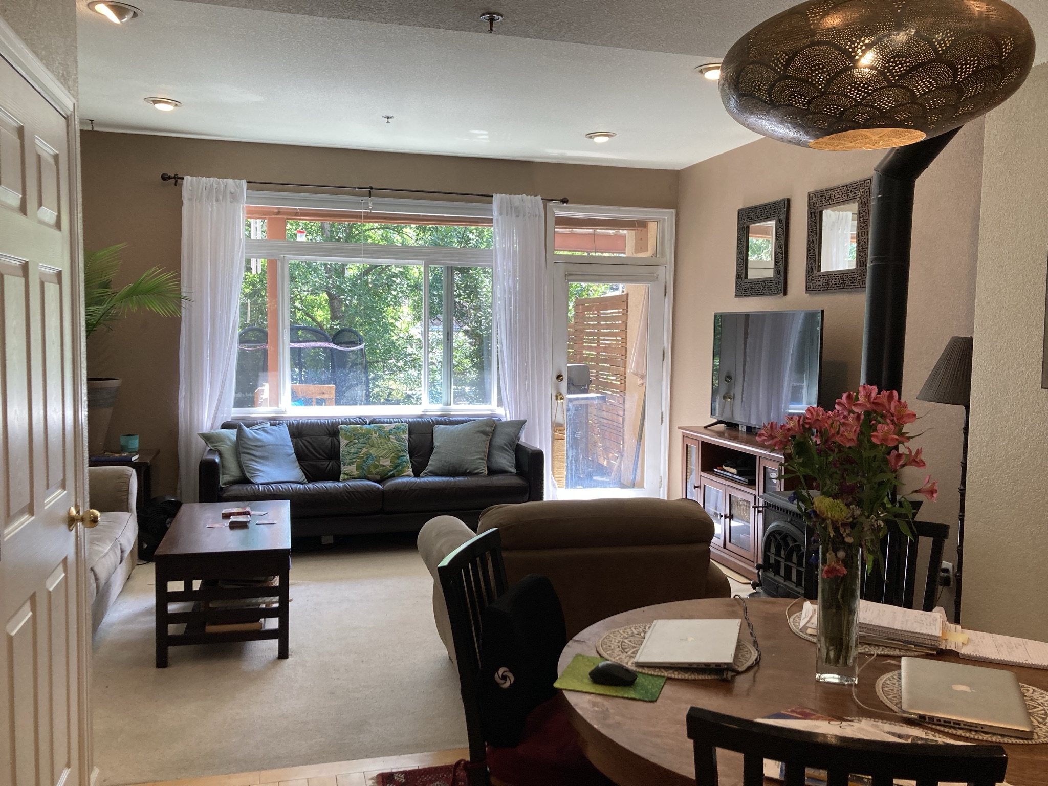 5. 1460 Quince Ave 103 - dining room looking onto living room