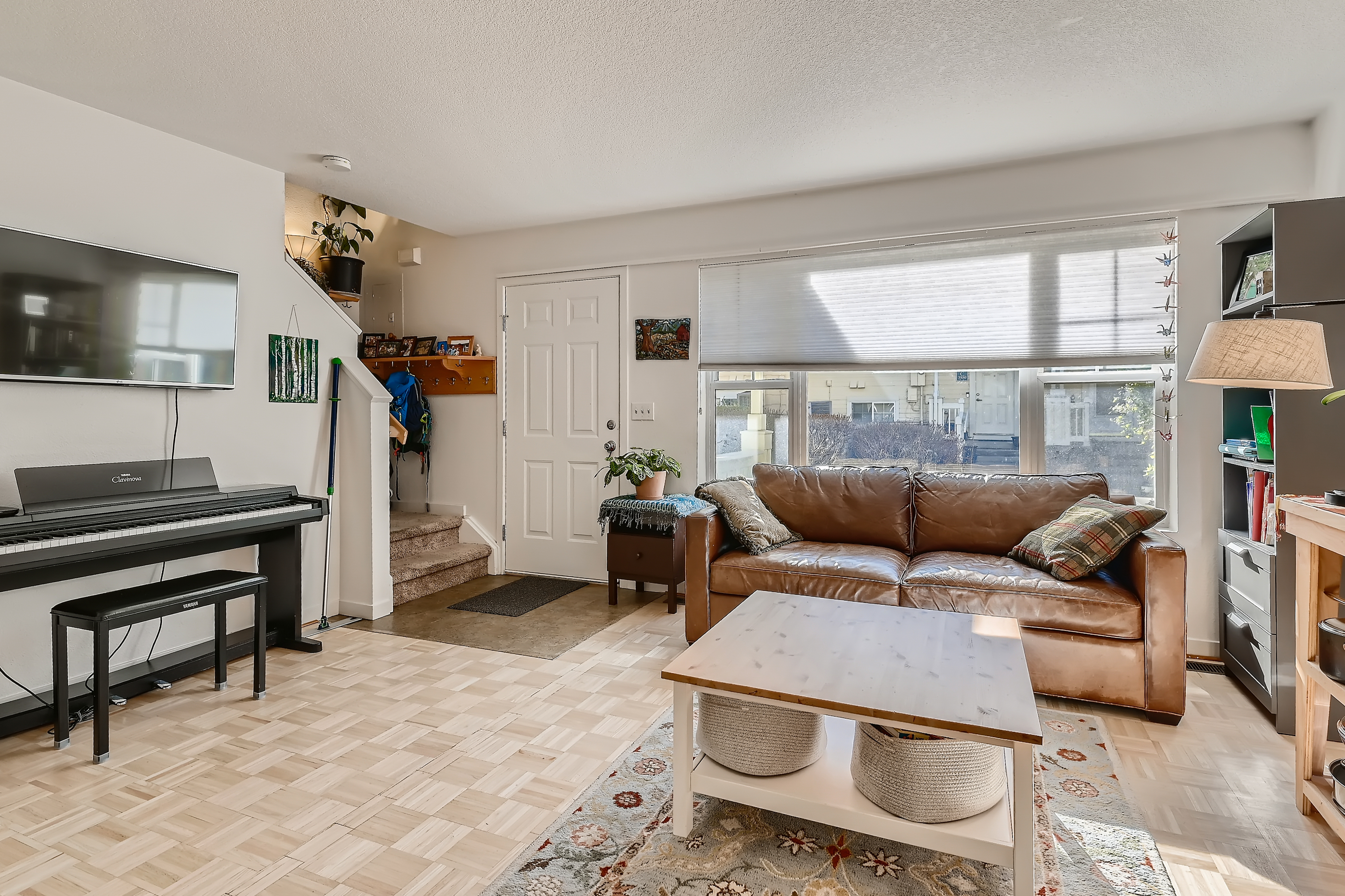 3970 Colorado Ave Unit L - Living Room and Entry