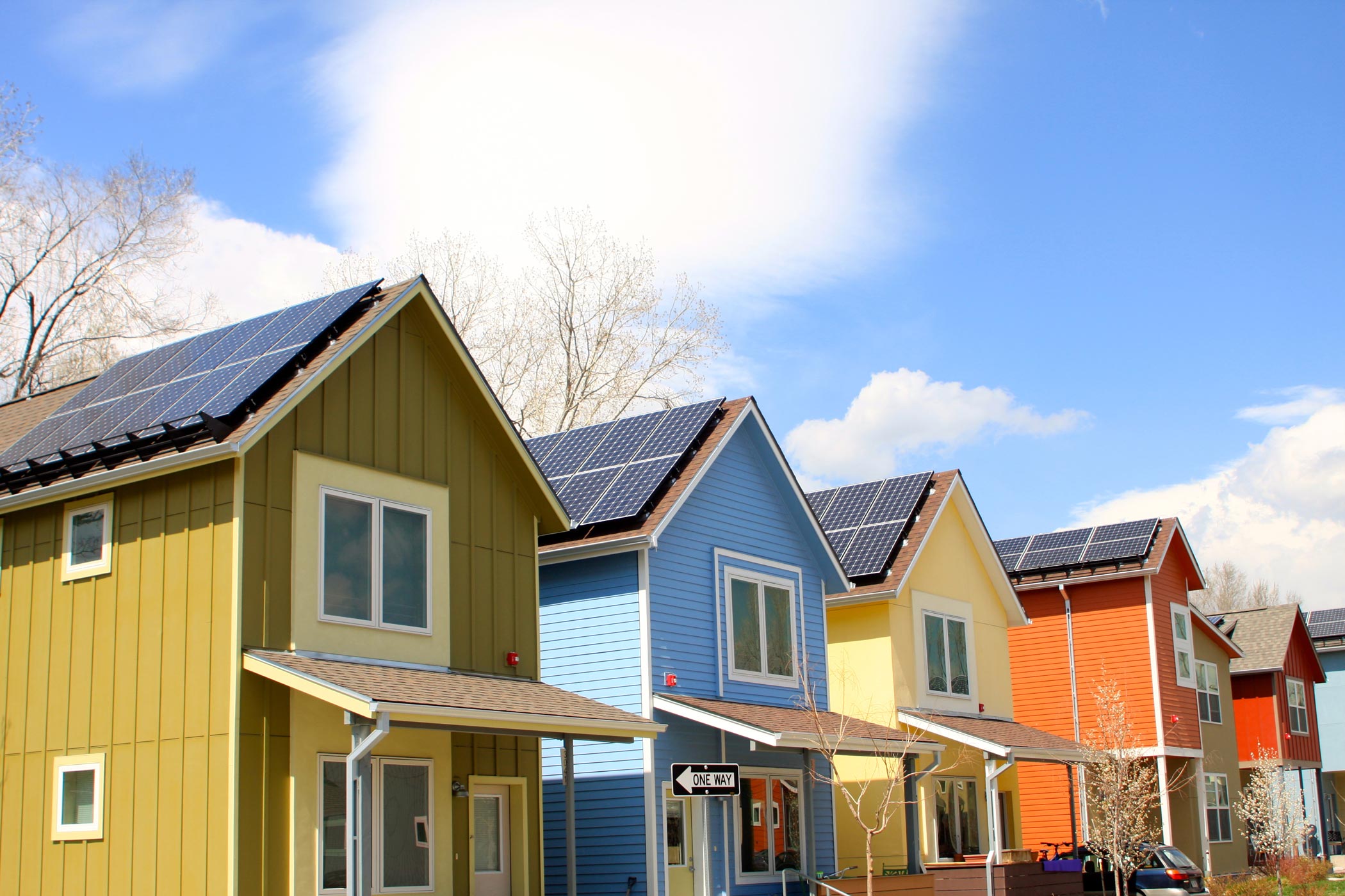 Paneles solares en la azotea instalados en Boulder