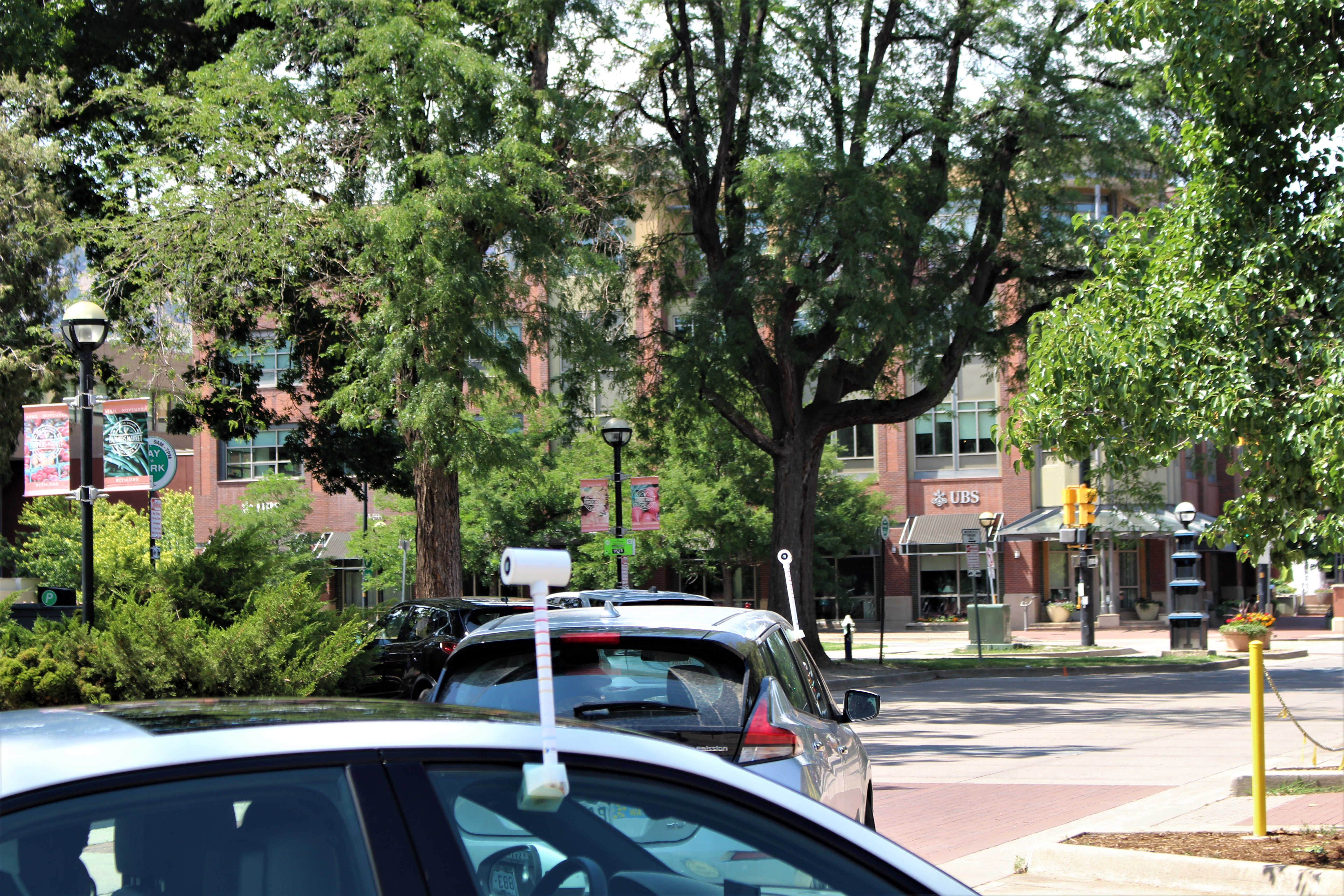 Two cars departing with heat sensors