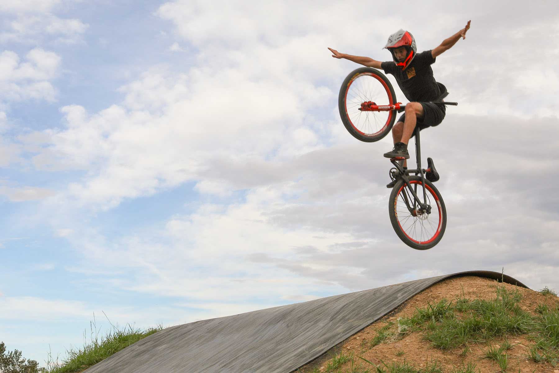 Valmont Bike Park - trick jump