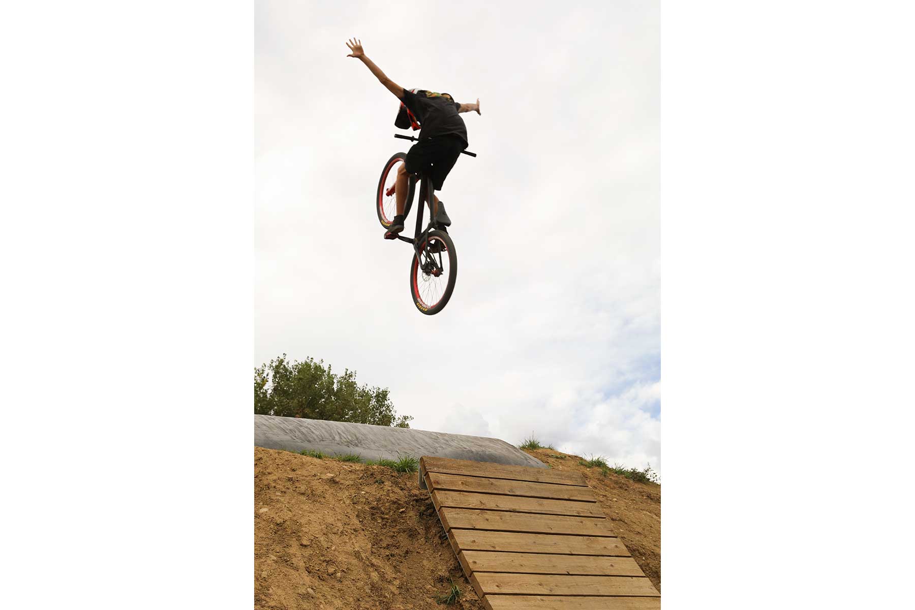 Valmont Bike Park - trick jump