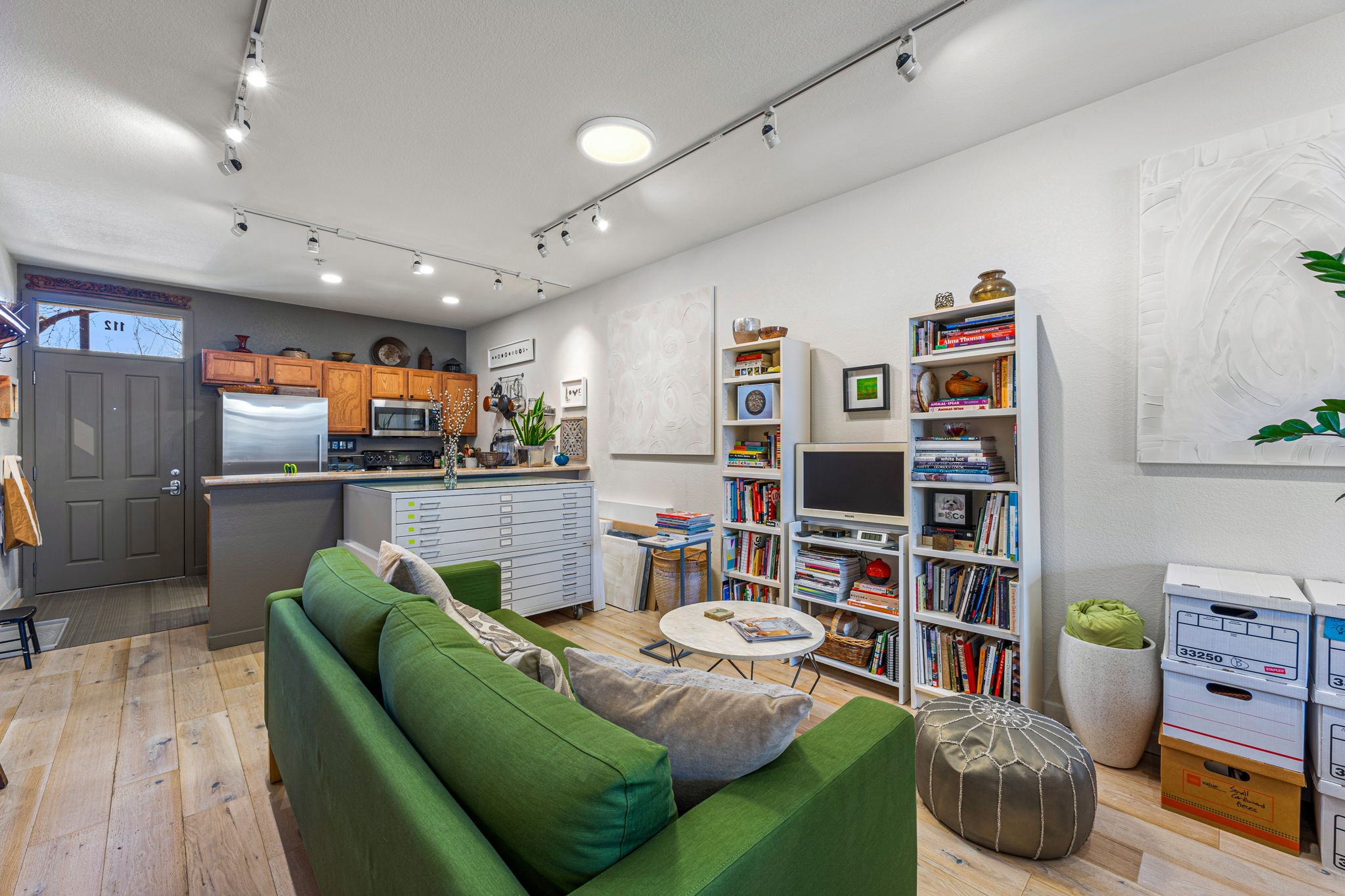 Other view of Livingroom open space facing the wall