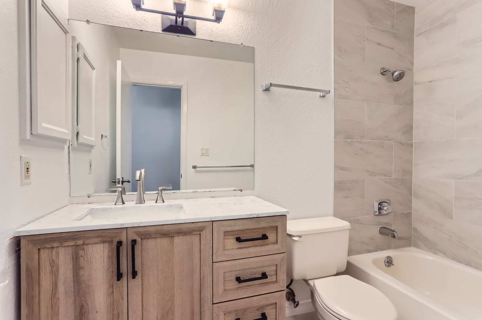 3515 28th St 105 - 012 - Bathroom