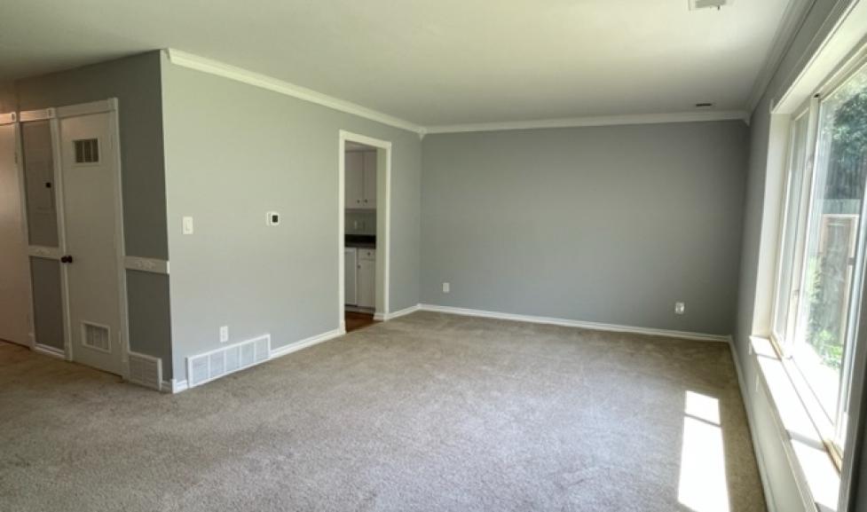 3 Bed 1 75 Bath 349 400 Closed January 2024 City Of Boulder   16 2661 Lloyd Cir Living Room 