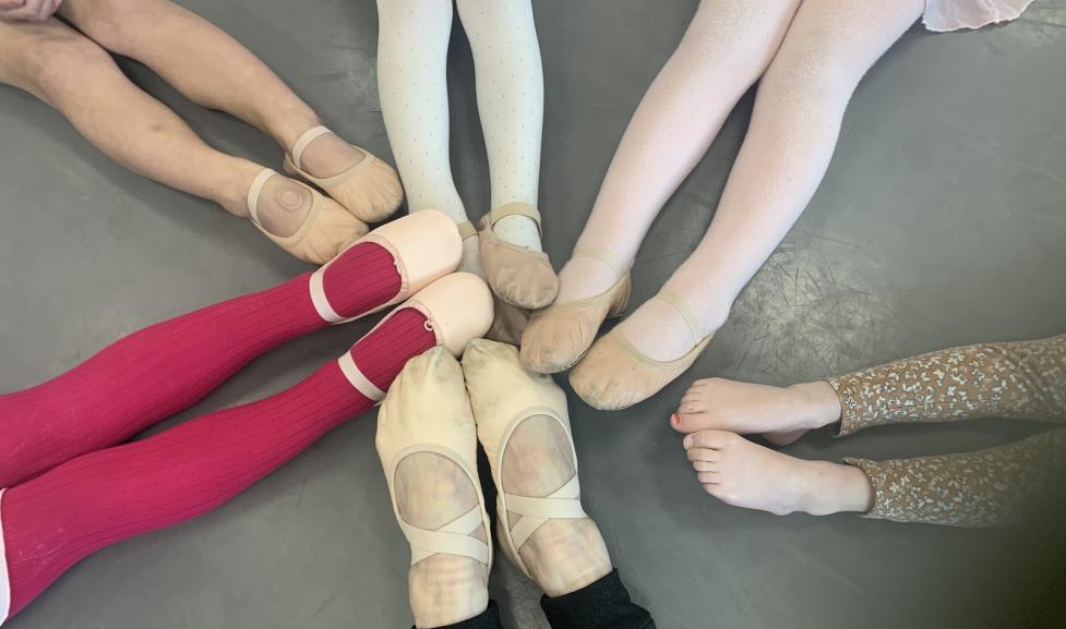 pointing toes in a circle