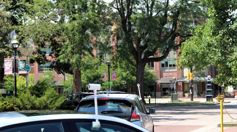 Two cars departing with heat sensors