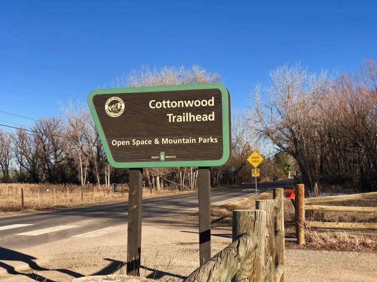 Cottonwood Trailhead sign