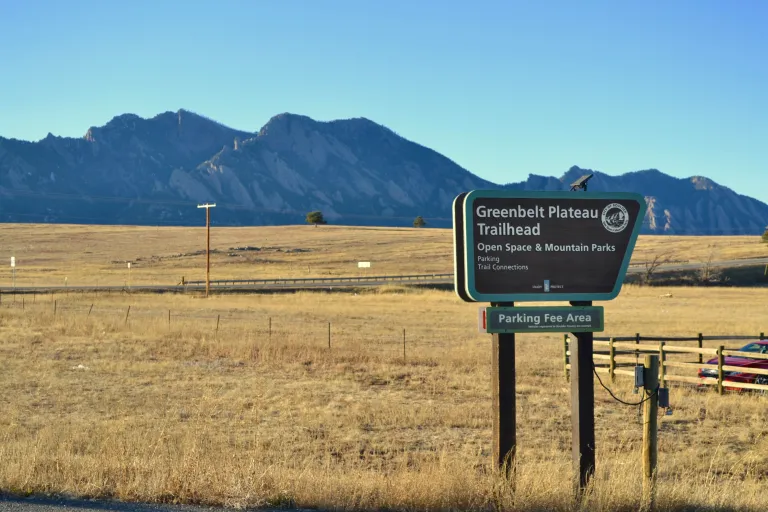 Greenbelt Plateau Trailhead sign