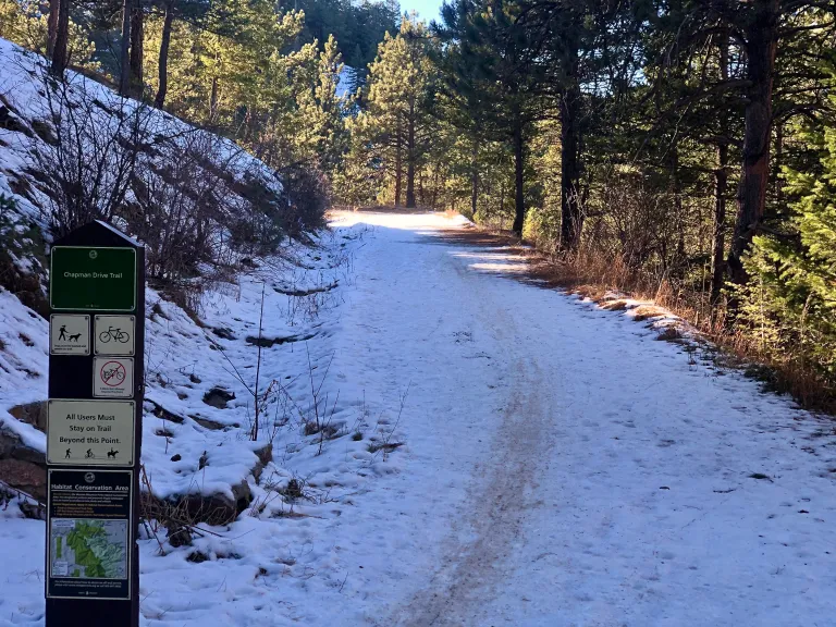 Beginning of Chapman Drive Trail from trailhead