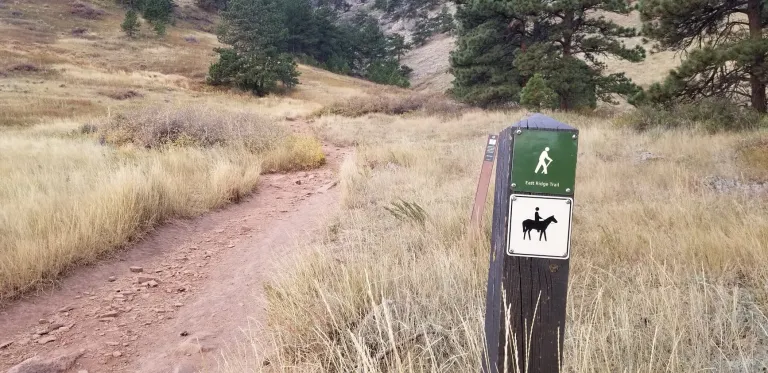 East Ridge Trail sign