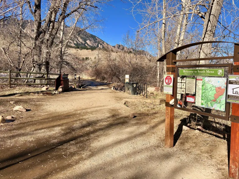 South Mesa Trailhead sign