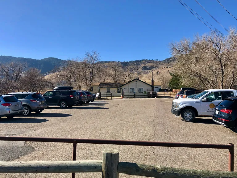 Wonderland Lake Trailhead lot