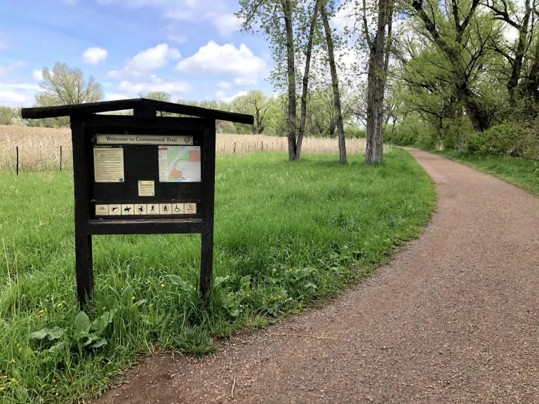 Beginning of Cottonwood Trail in spring